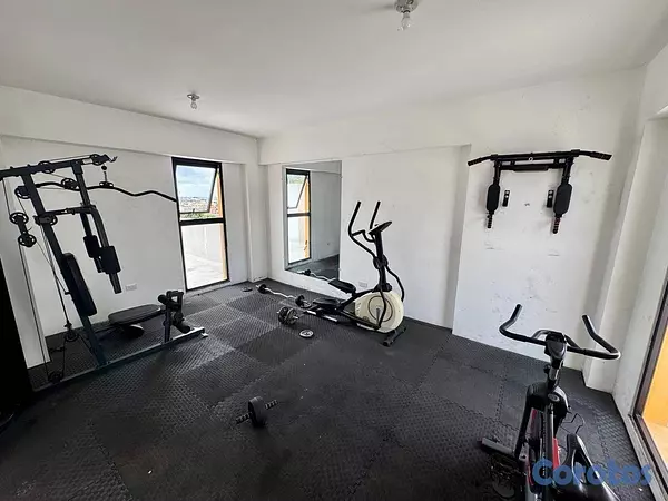 apartamentos - vendo amueblado piso 10 serralles una habitación parqueo baño área lavado  6