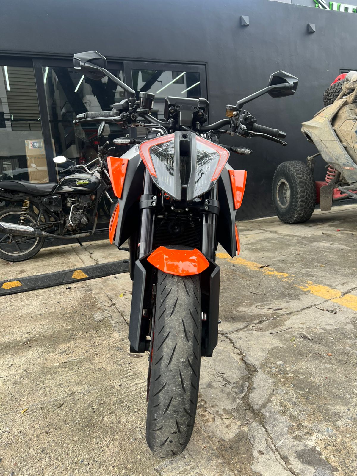 motores y pasolas - KTM 1290 SUPERDUKE R EVO 2023 0