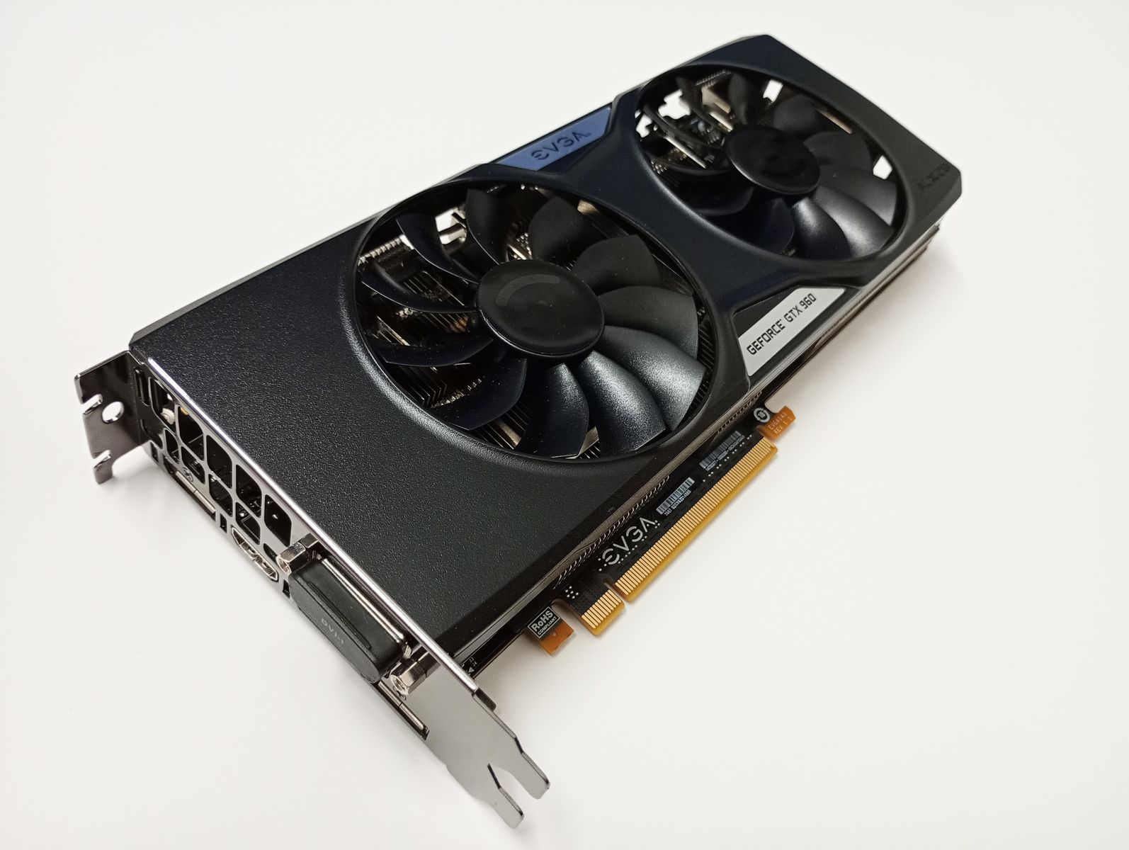 computadoras y laptops - Tarjeta de video EVGA GeForce GTX 960 4GB SSC 3