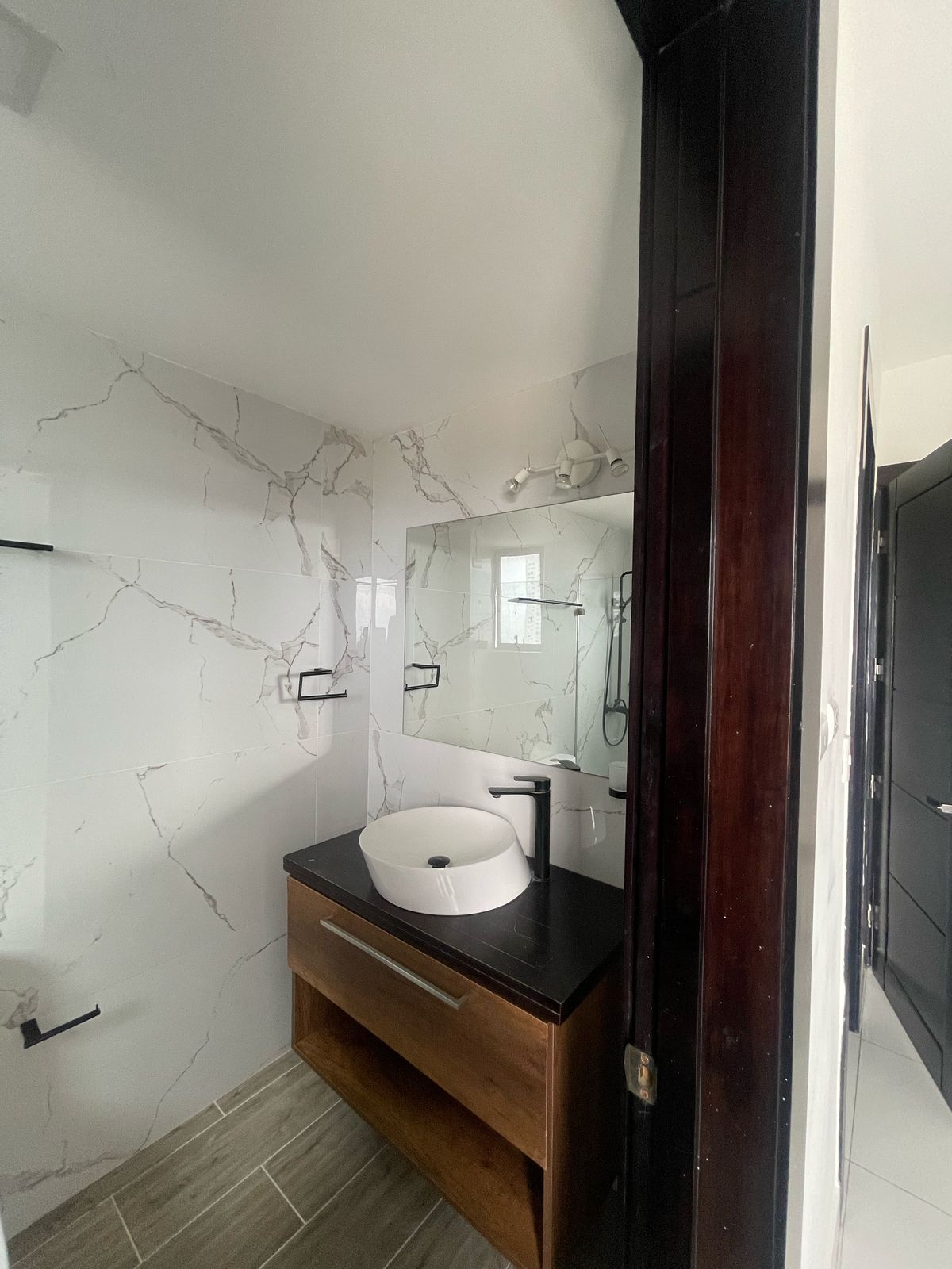 apartamentos - Alquiler Apartamento con Linea Blanca en la Av. Sa 4