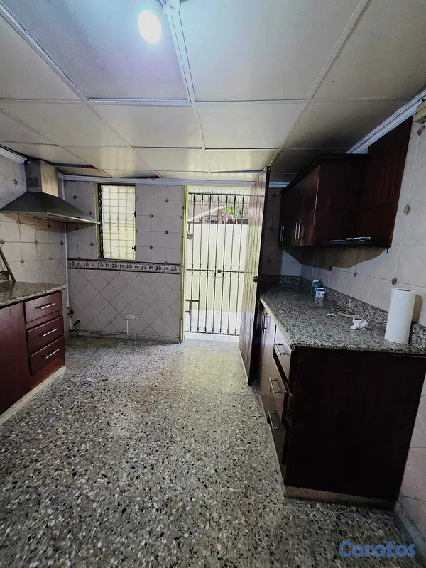 casas - Se vende casa en Av. Independencia Urb. Atlántida 9