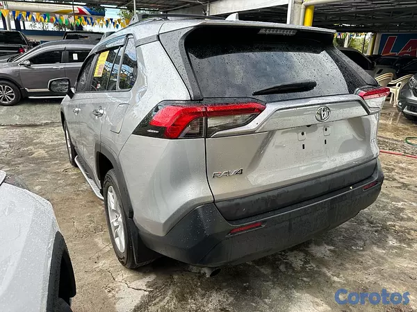 jeepetas y camionetas - Toyota Rav4 LE año 2020 6