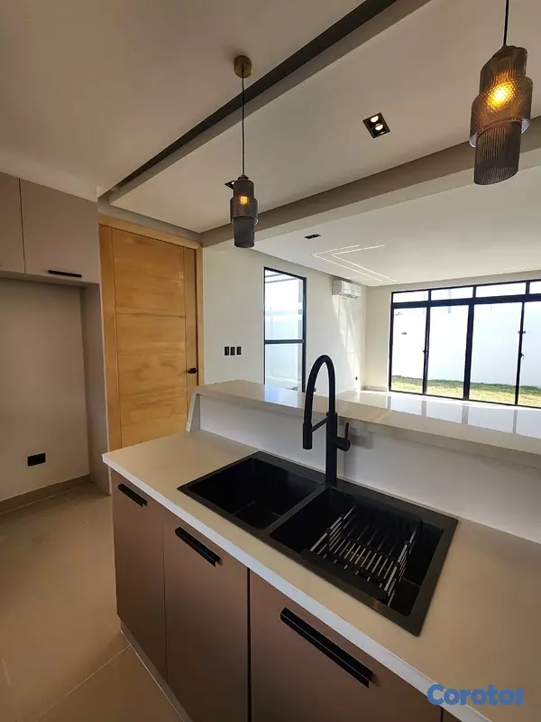 casas - venta de casa próximo a la avenida ecológica Santo Domingo este  10
