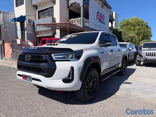 jeepetas y camionetas - Toyota Hilux SRV 2018 3