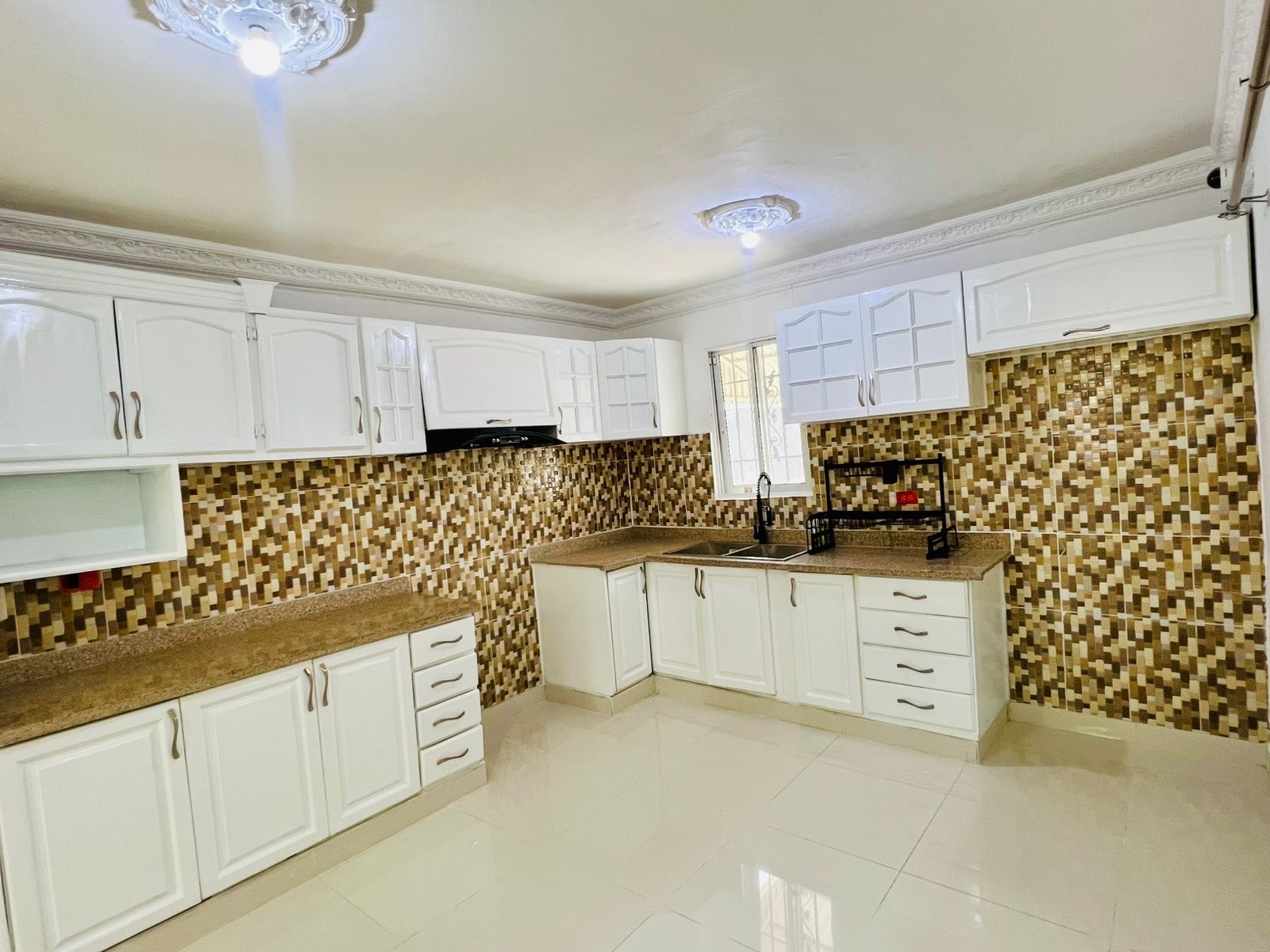 apartamentos - Casa en venta próximo a la Charles 3