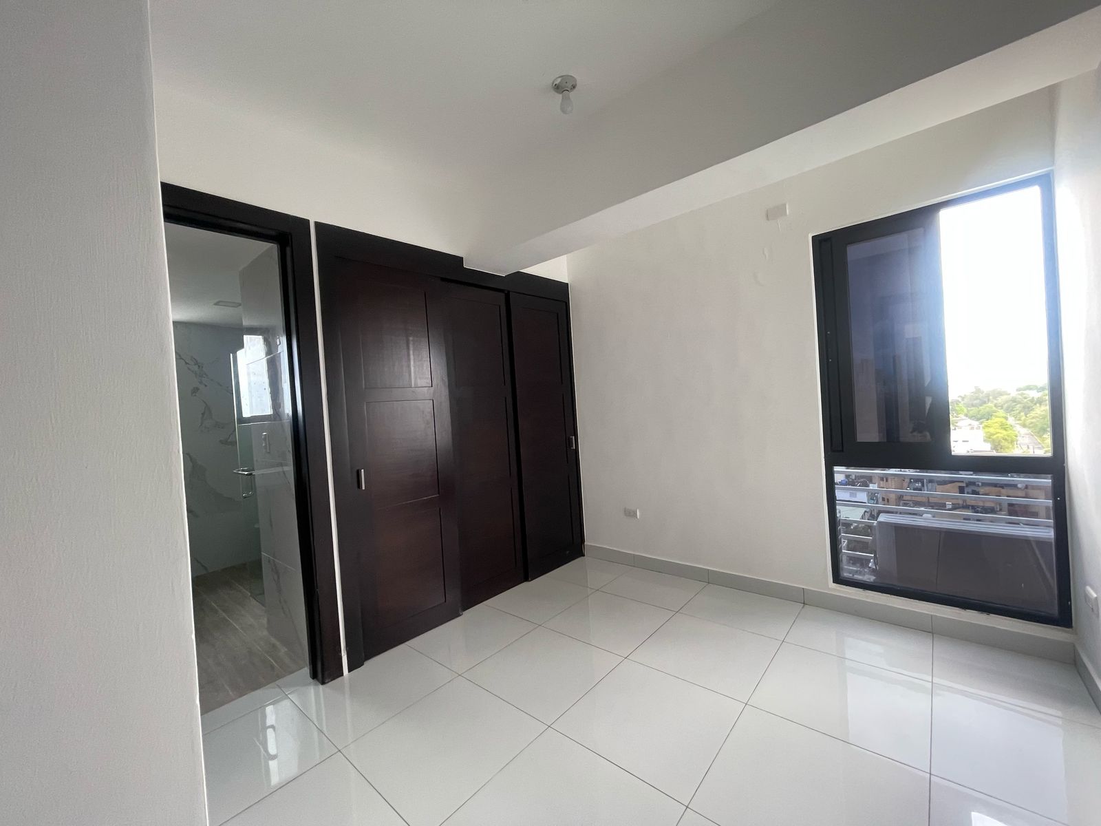 apartamentos - Alquiler Apartamento con Linea Blanca en la Av. Sa 1