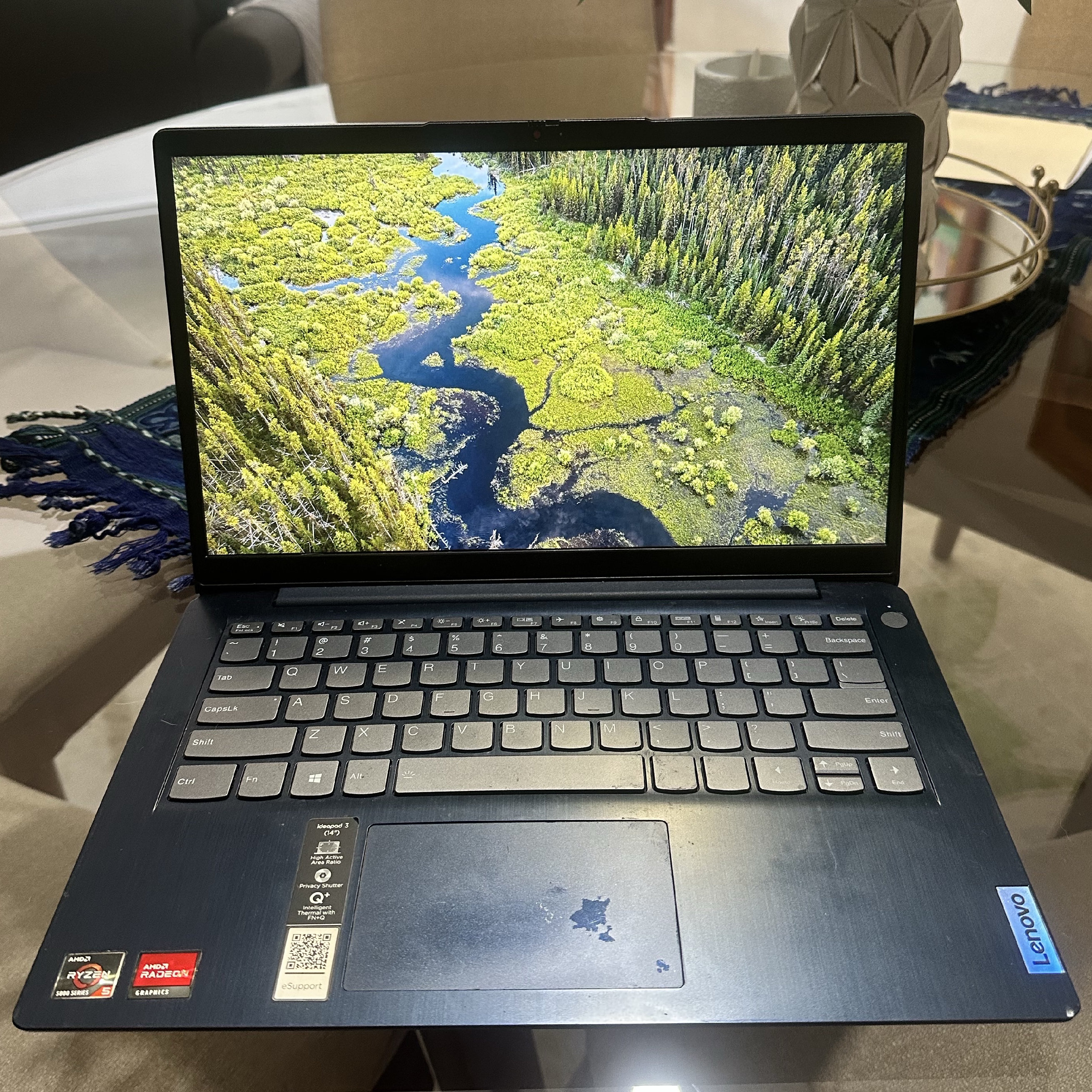 computadoras y laptops - Laptop Lenovo en buenas condiciones  0