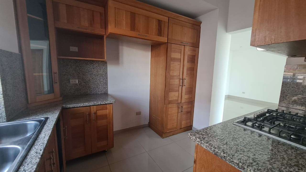 apartamentos - VENDO Amplio apartamento en zona exclusiva de Jardines del Sur No Ascensor. 3