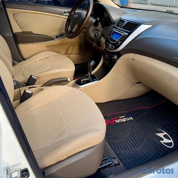 carros - Hyundai accent SE 2012 7