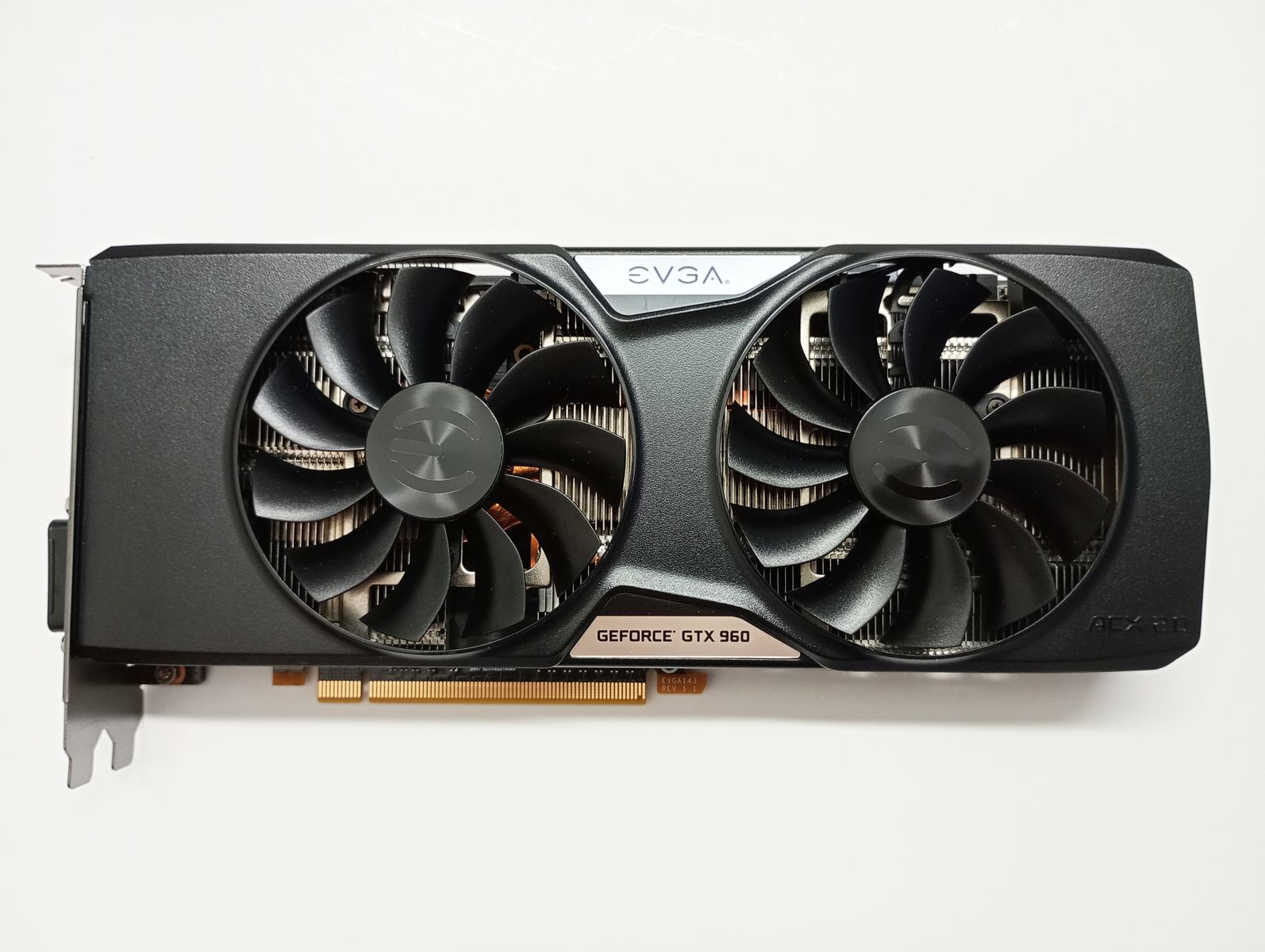 computadoras y laptops - Tarjeta de video EVGA GeForce GTX 960 4GB SSC 1