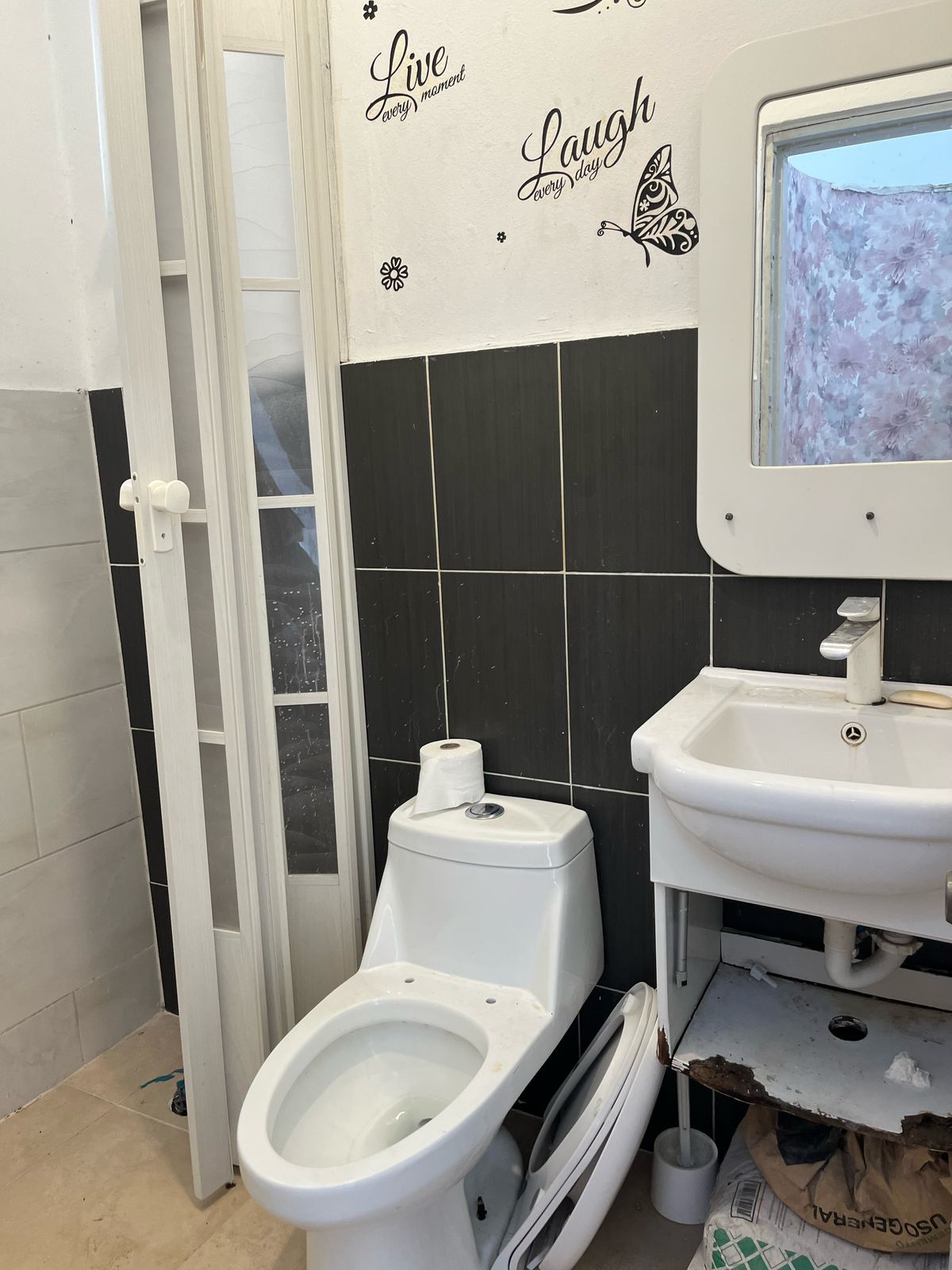 oficinas y locales comerciales - En La Enriquillo AMPLIO local de 240mts 4 parqueos 10