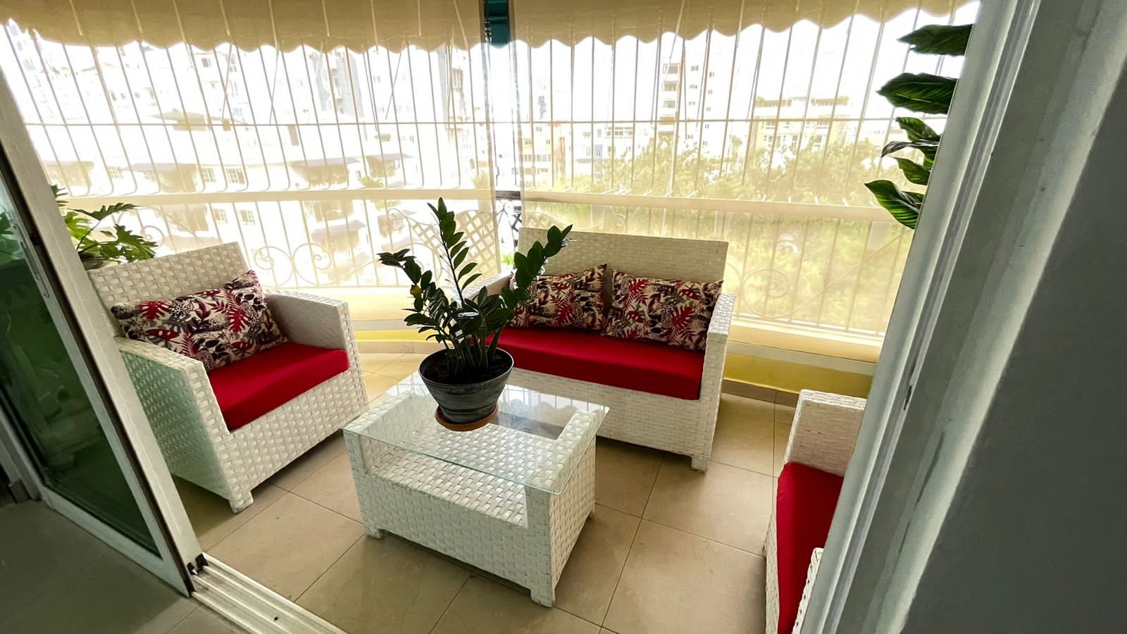 apartamentos - Alquilo apart amueblado en mirador norte
3 hab 
3.5 baños
2 parques techados
Asc