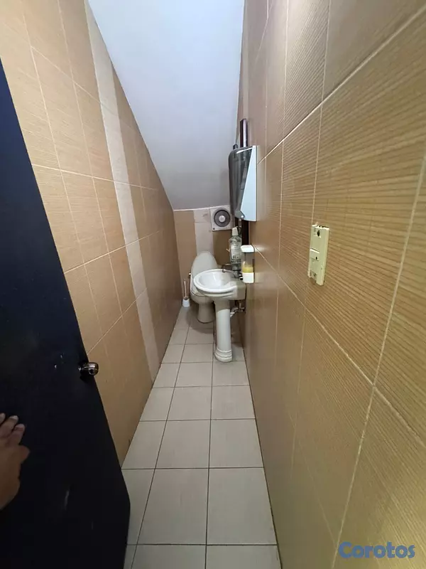 oficinas y locales comerciales - Se alquila edificio ideal para oficinas o negocio  2