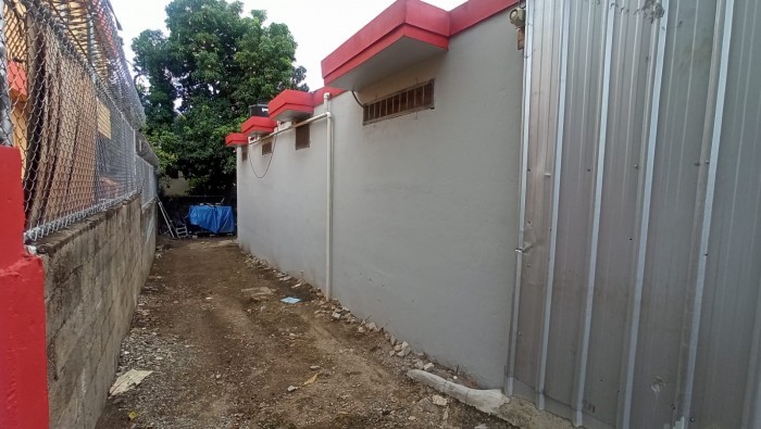 oficinas y locales comerciales - Vendo casa local / almacén /  5