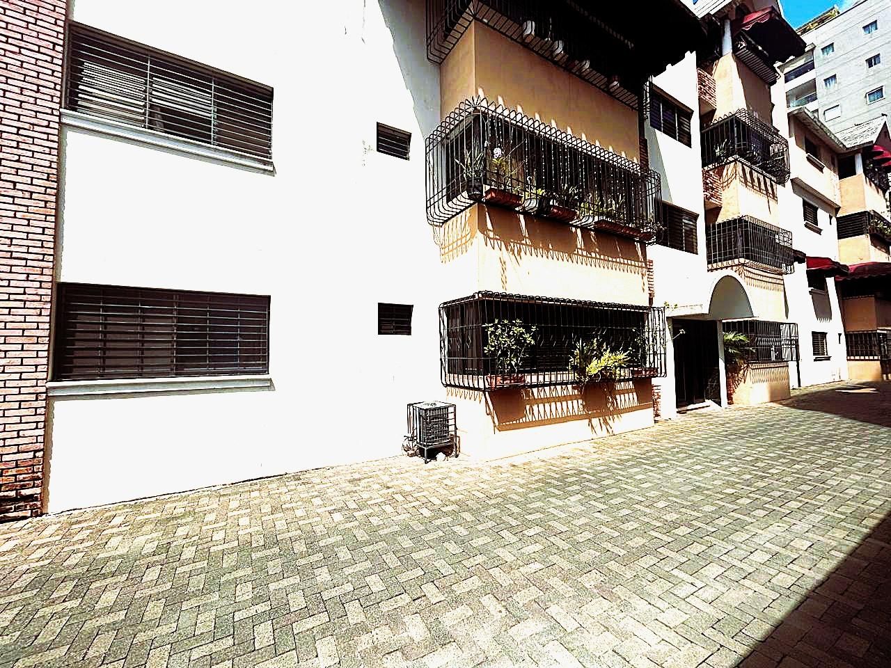 apartamentos - Amplio apartamento de 3 Habitaciones Evaristo Mora