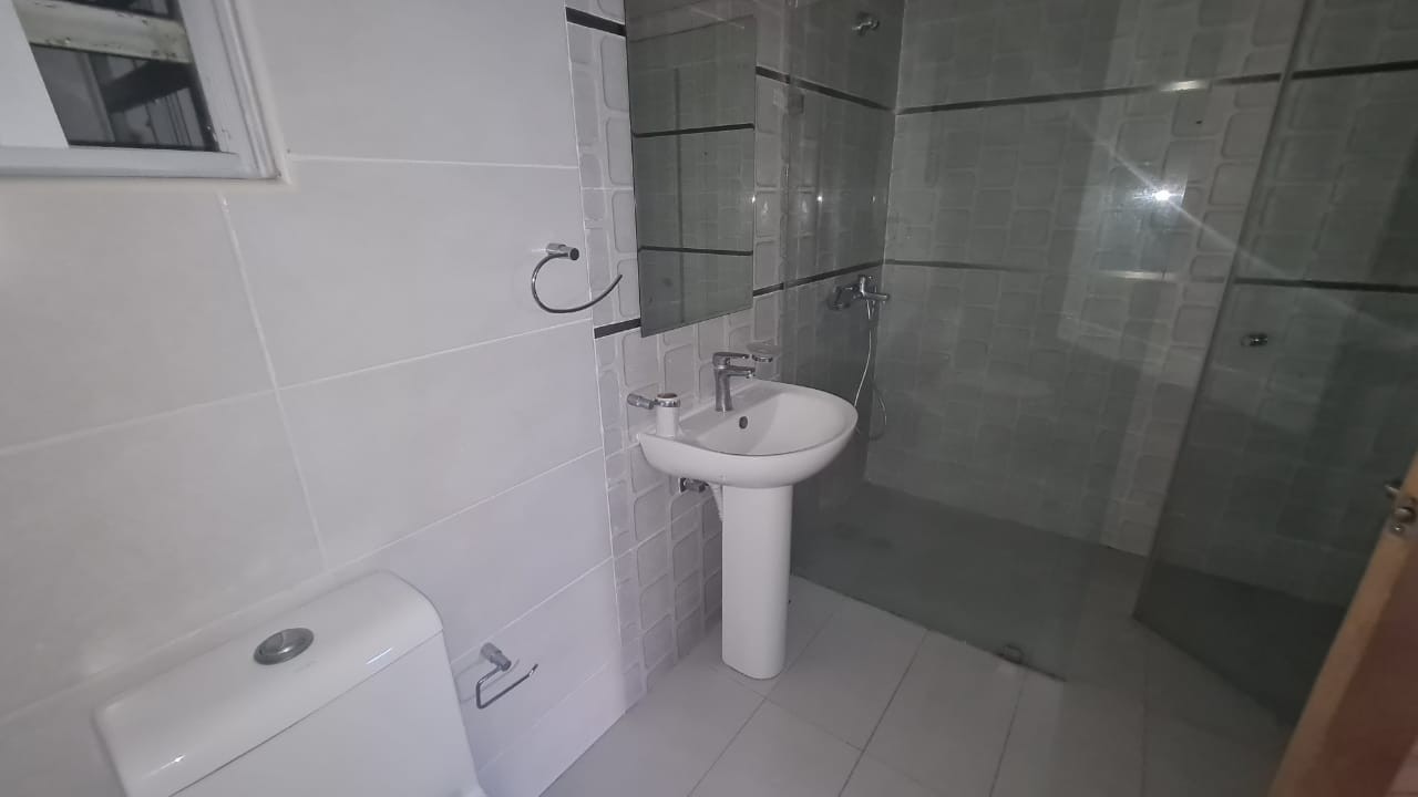 apartamentos - VENDO Amplio apartamento en zona exclusiva de Jardines del Sur No Ascensor. 4