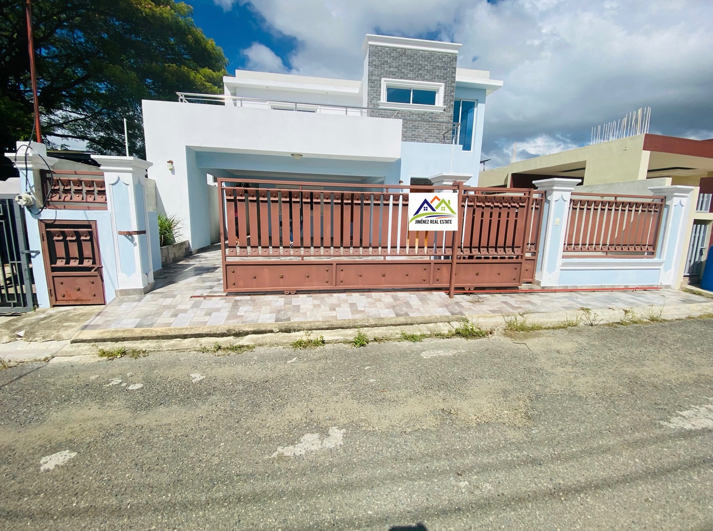 casas - ELEGANTE Y MODERNA CASA EN VENTA EN SANTIAGO DE LOS CABALLEROS
