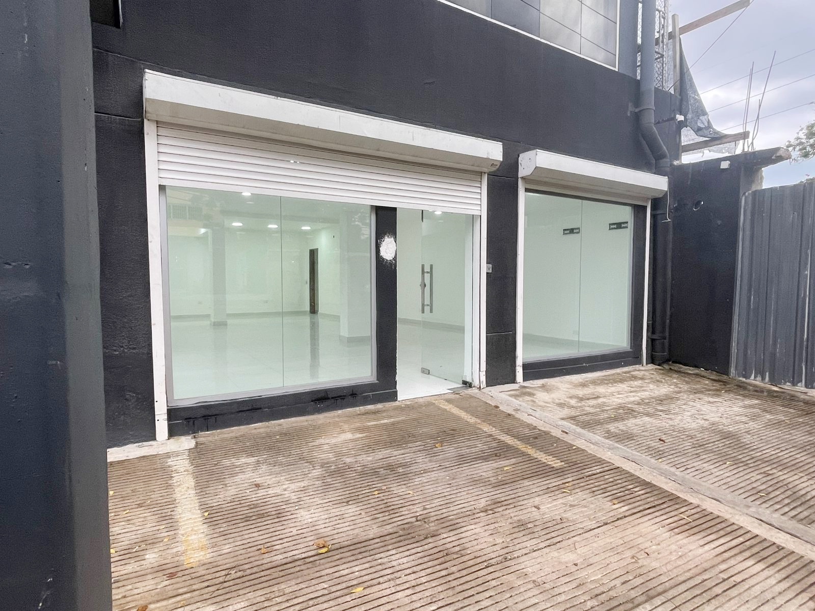 oficinas y locales comerciales - Local céntrico en Primer nivel 6