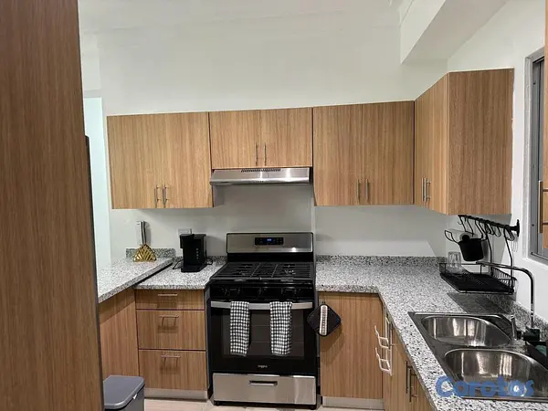 apartamentos - Alquilo 3er nivel amueblado en El Cacique 7