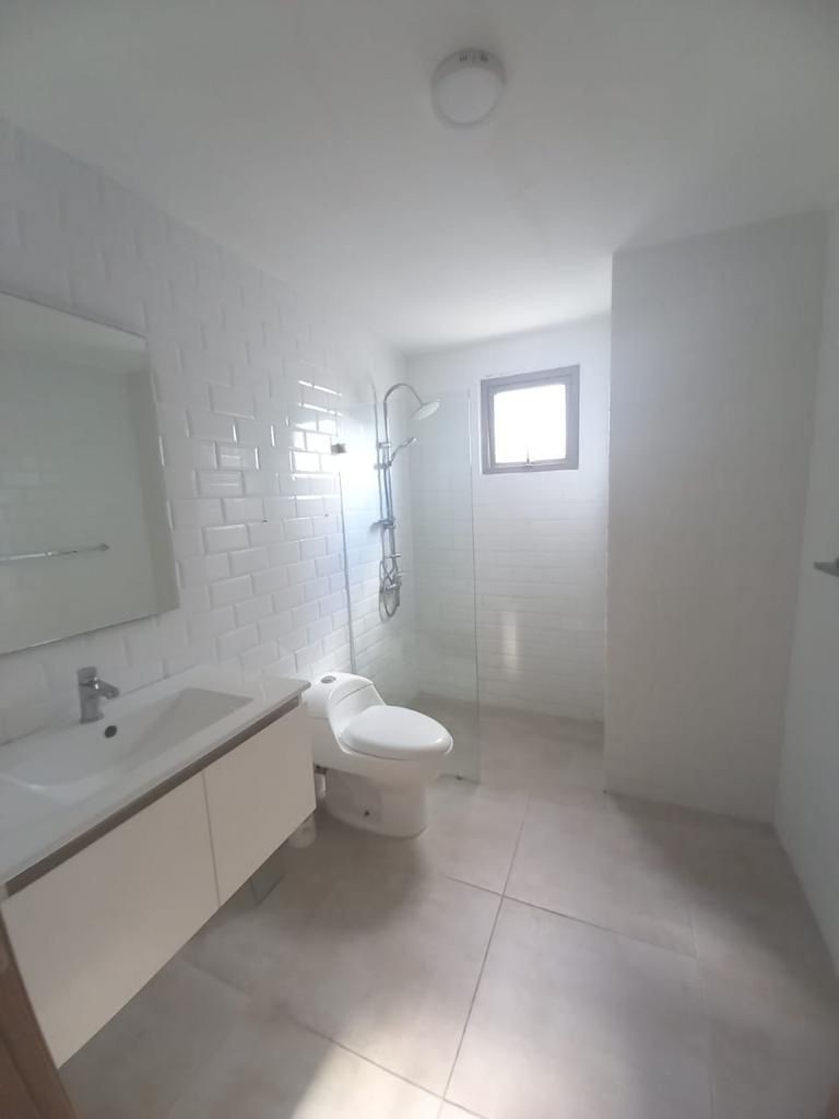 apartamentos - Se vende apartamento en en Naco 7