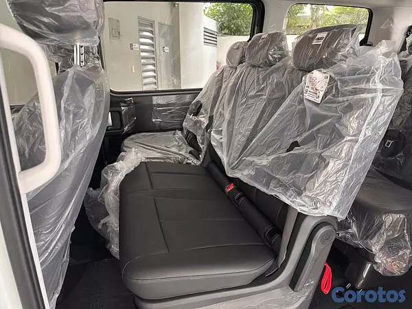 jeepetas y camionetas - Hyundai Staria 2026 8