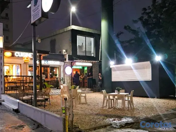 oficinas y locales comerciales - Local Comercial AV Romulo Betancourt 2