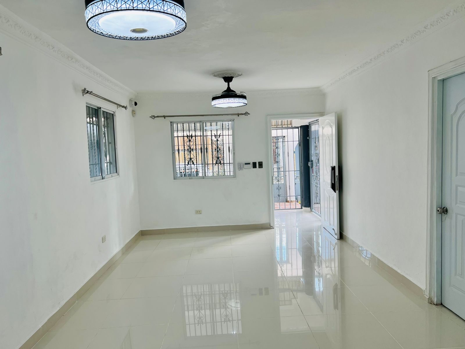 apartamentos - Casa en venta próximo a la Charles 5