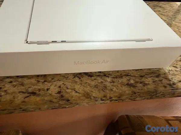 computadoras y laptops - MacBook Air 13” chip M2 2022

excelente condición, uso mínimo
única dueña.

 4