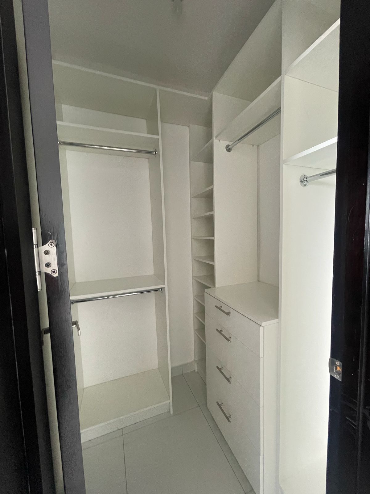 apartamentos - Alquiler Apartamento con Linea Blanca en la Av. Sa 3