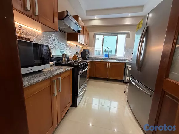 apartamentos - vendo los cacicazgos con o sin muebles tres habitaciones con baño dos parqueos  4