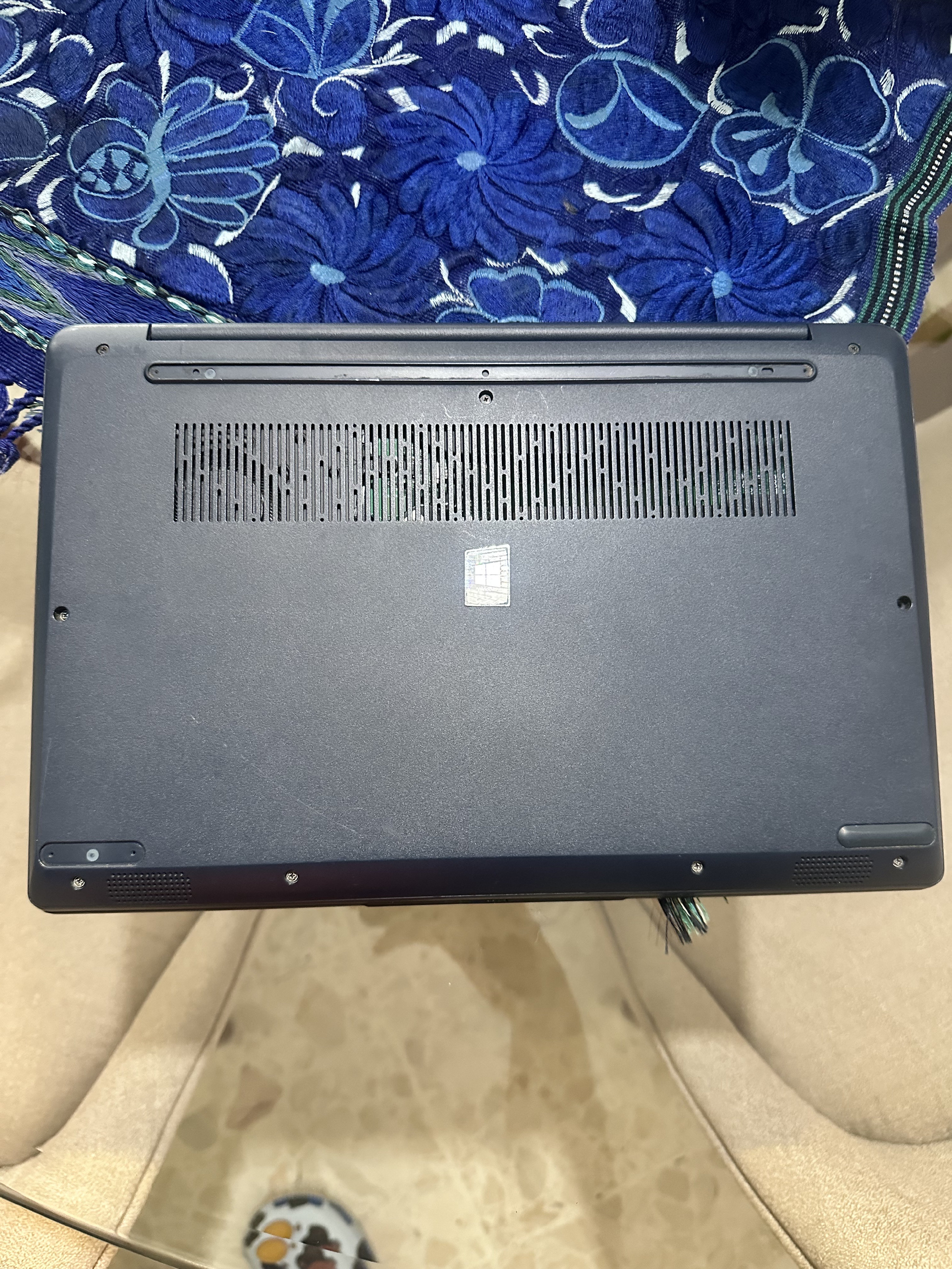 computadoras y laptops - Laptop Lenovo en buenas condiciones  2