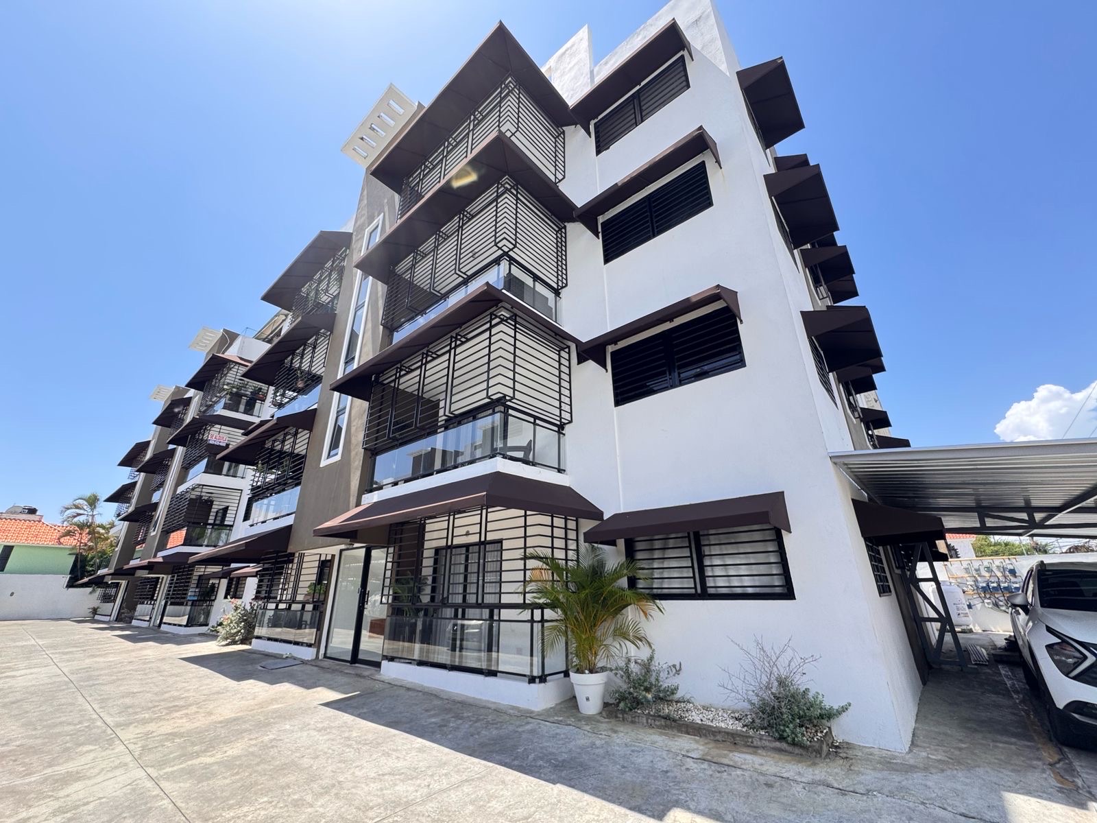 apartamentos - venta de apartamento 2do nivel en la Isabelita próximo avenida España 