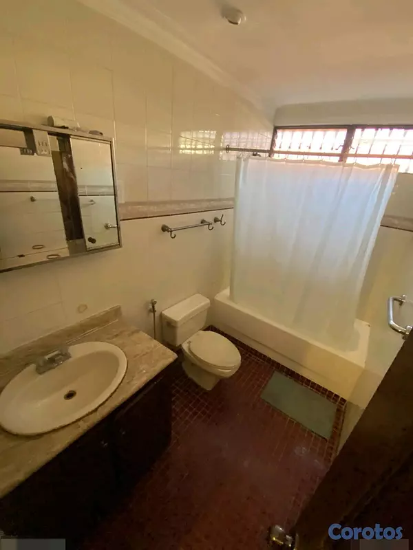 casas - Alquilo Casa amplia en La Castellana  8