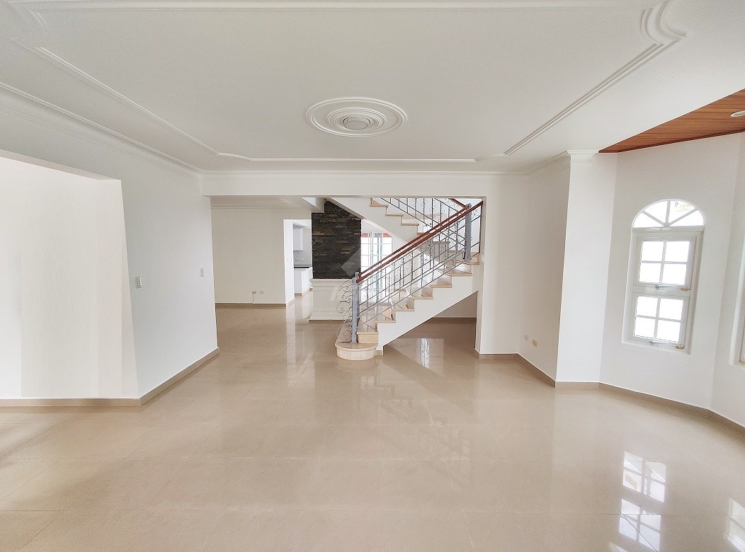 casas - CASA CON PISCINA PROYECTO CERRADO LLANOS GURABO SANTIAGO  5