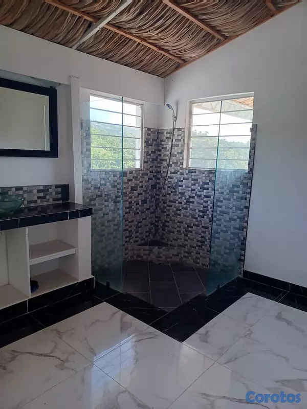 casas vacacionales y villas - Villa Caribeña en Venta Cerca de Playa Cosón 10