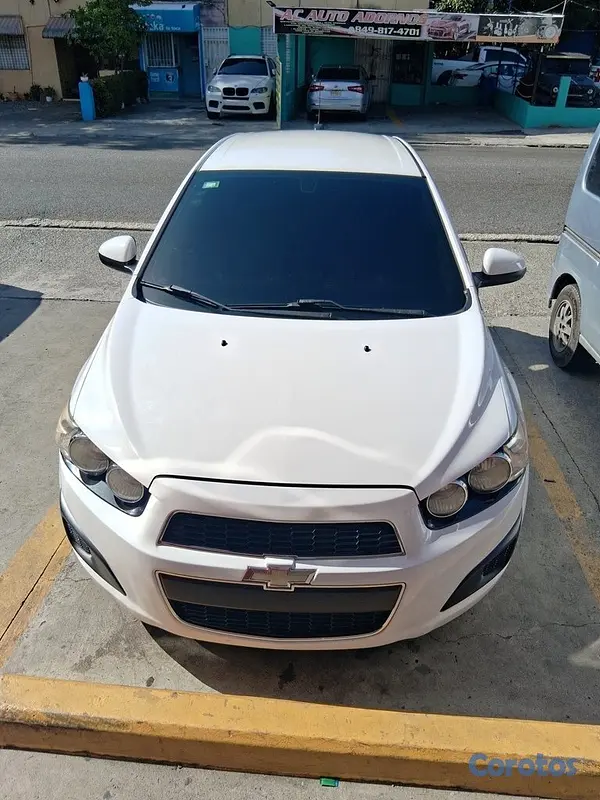 carros - Chevrolet Sonic LS Hatchback 2015 Mecanico  2