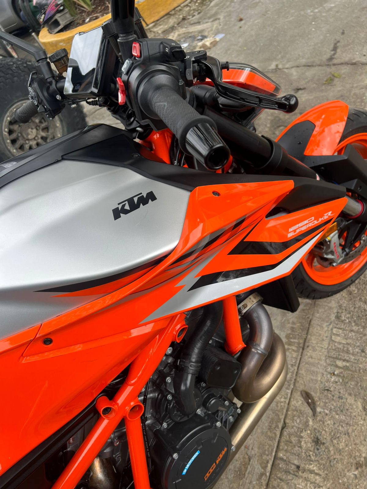 motores y pasolas - KTM 1290 SUPERDUKE R EVO 2023 1