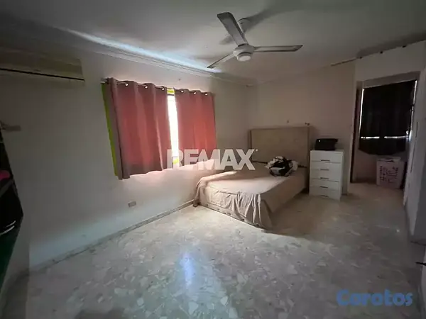 apartamentos - Venta de un apartamento amplio ubicado en Ensanche 4