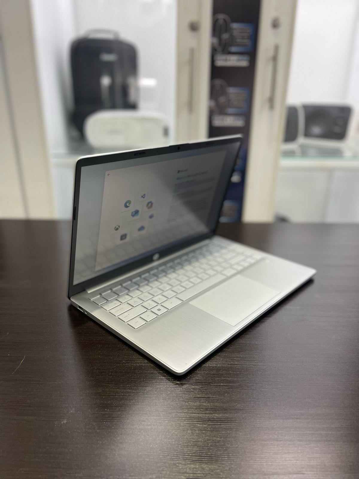 computadoras y laptops - LAPTOP HP SNAPDRAGON 7C  2