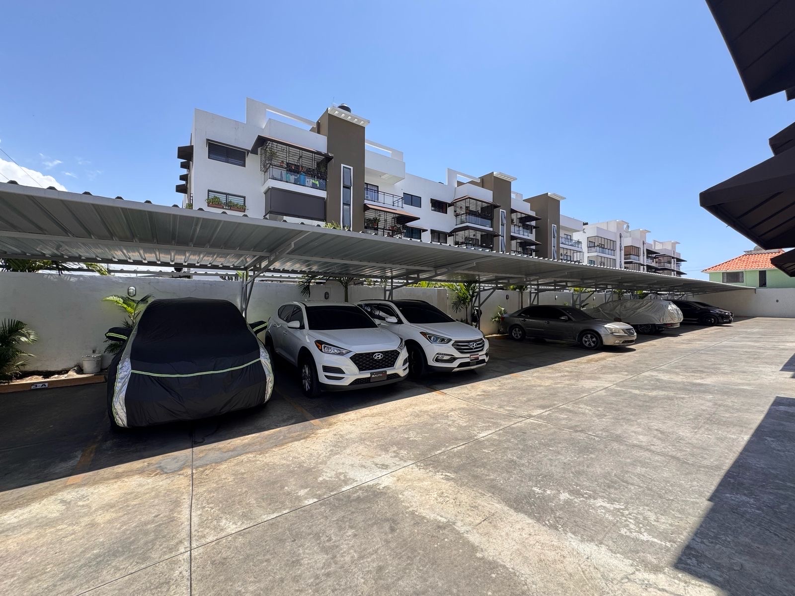 apartamentos - venta de apartamento 2do nivel en la Isabelita próximo avenida España  2