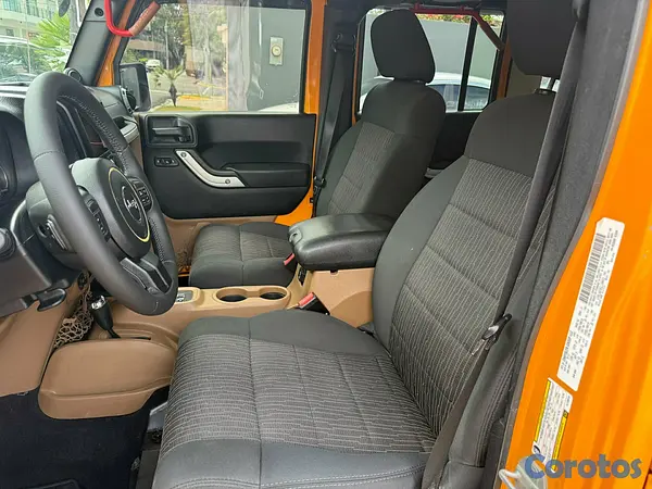 jeepetas y camionetas - Jeep Wrangler Sahara 2012 3
