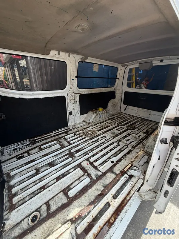 jeepetas y camionetas - Nissan Caravan 2014 (NEGOCIABLE) 6