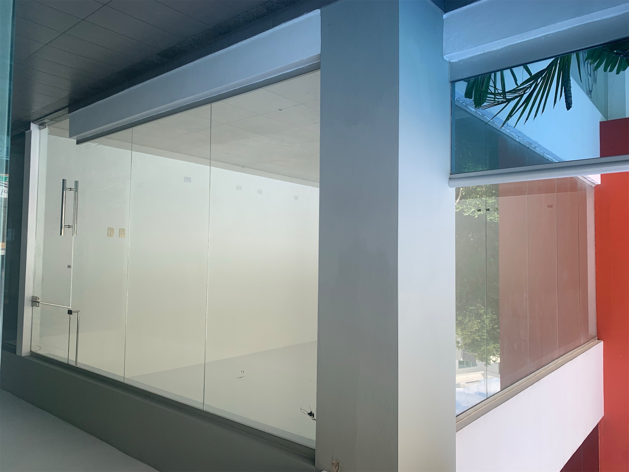 oficinas y locales comerciales - Local con gran visibilidad esquinero 1