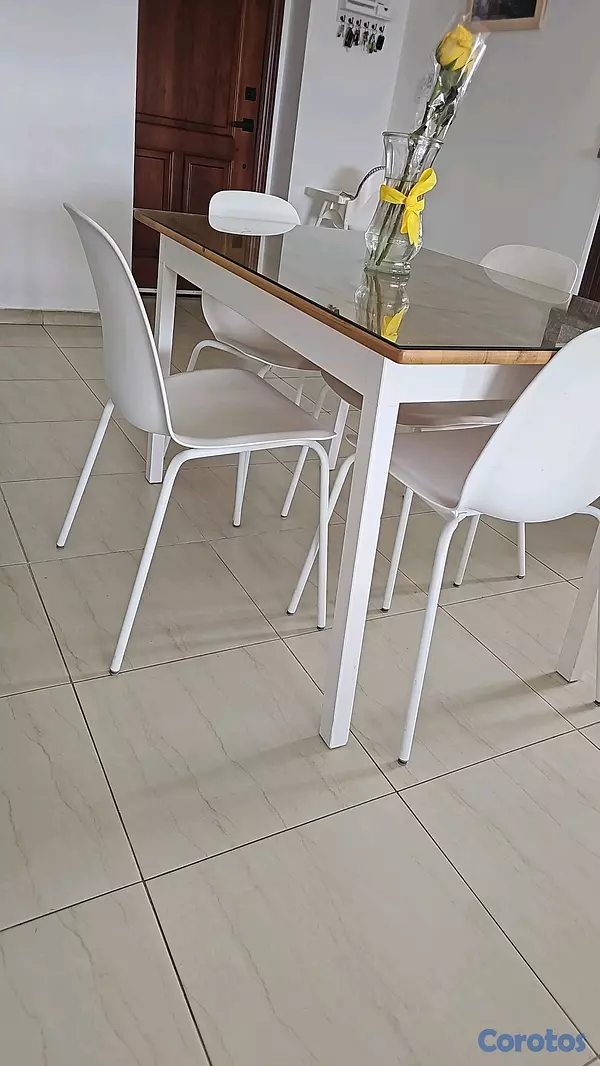 muebles y colchones - Comedor de Ikea de 75cmX125cm con sus sillas.  3