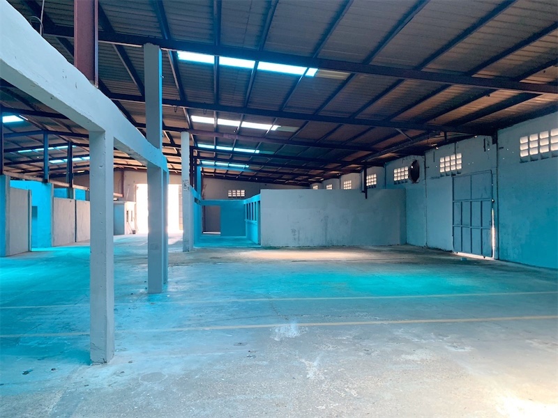 oficinas y locales comerciales - Nave en las Americas 1400 mts 2