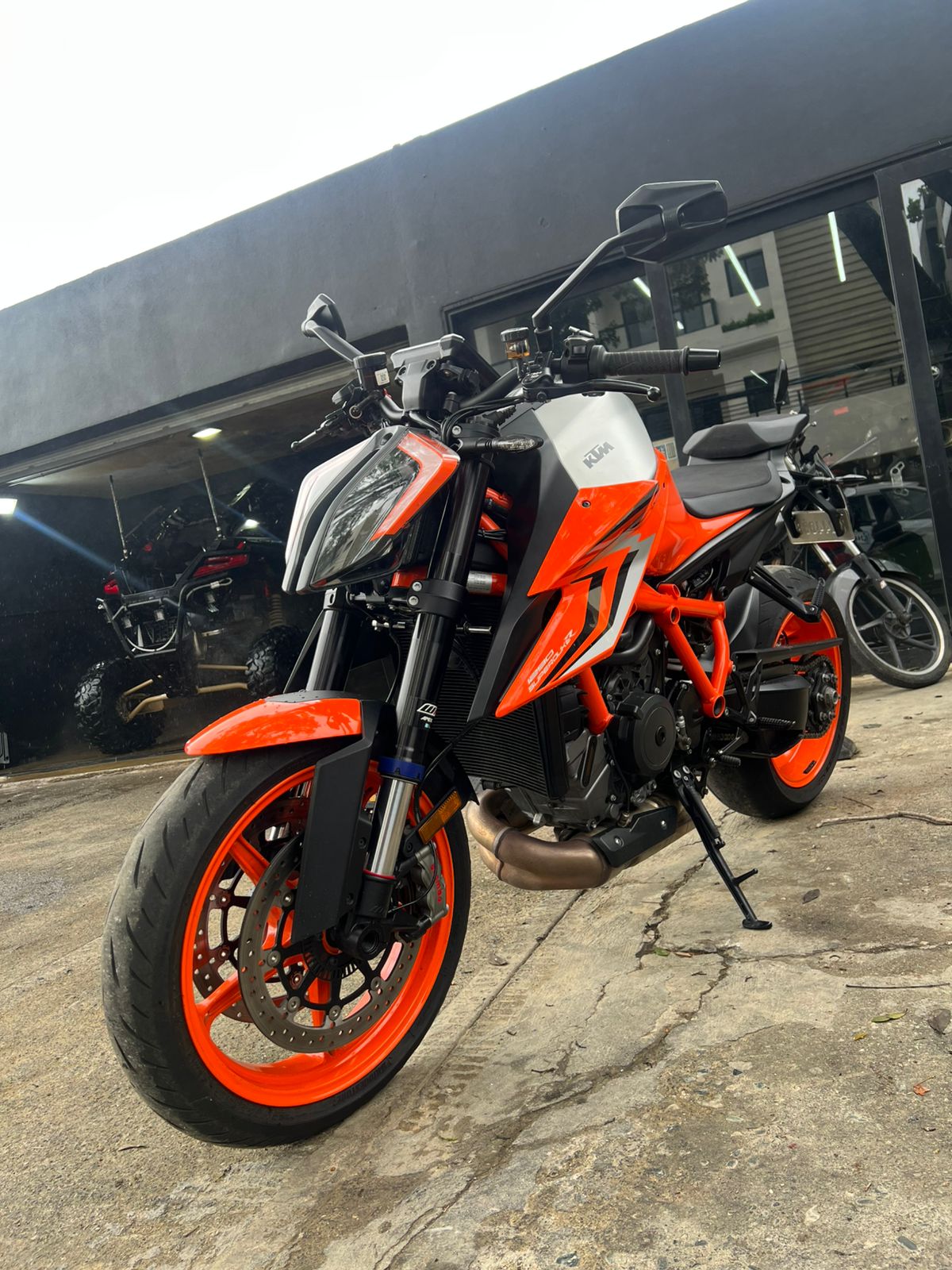 motores y pasolas - KTM 1290 SUPERDUKE R EVO 2023 2