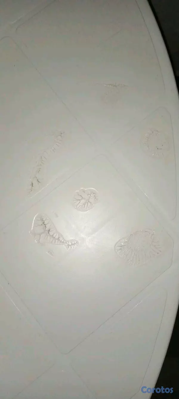 muebles y colchones - mesa redonda plástica usada, como nueva  3