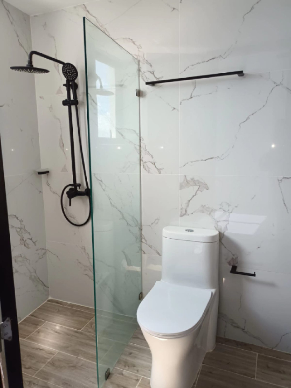 apartamentos - Alquiler Apartamento con Linea Blanca en la Av. Sa 6