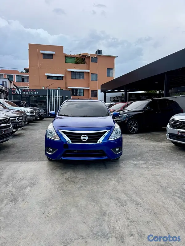 carros - Nissan Versa SV 2016
 3
