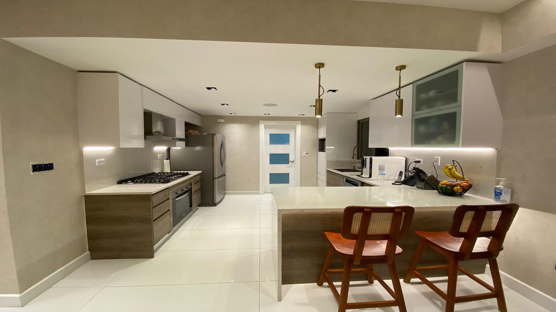 apartamentos - Se vende apartamento de 3 habitaciones en Urb. Real 4